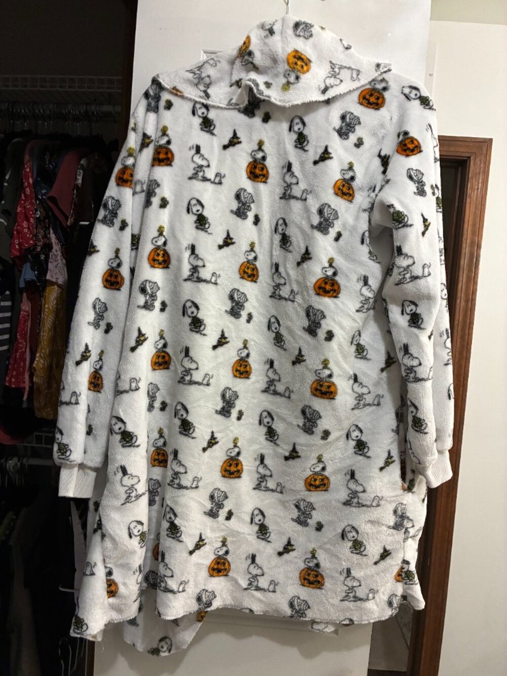 Peanuts Snoopy Halloween Plush Fleece Cardigan Sz M Pumpkin Ghost Hooded - Picture 4 of 5